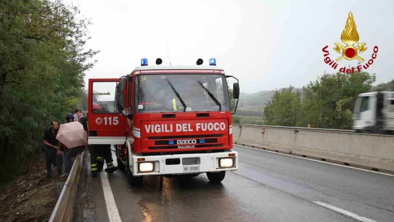 Investito e ucciso in autostrada