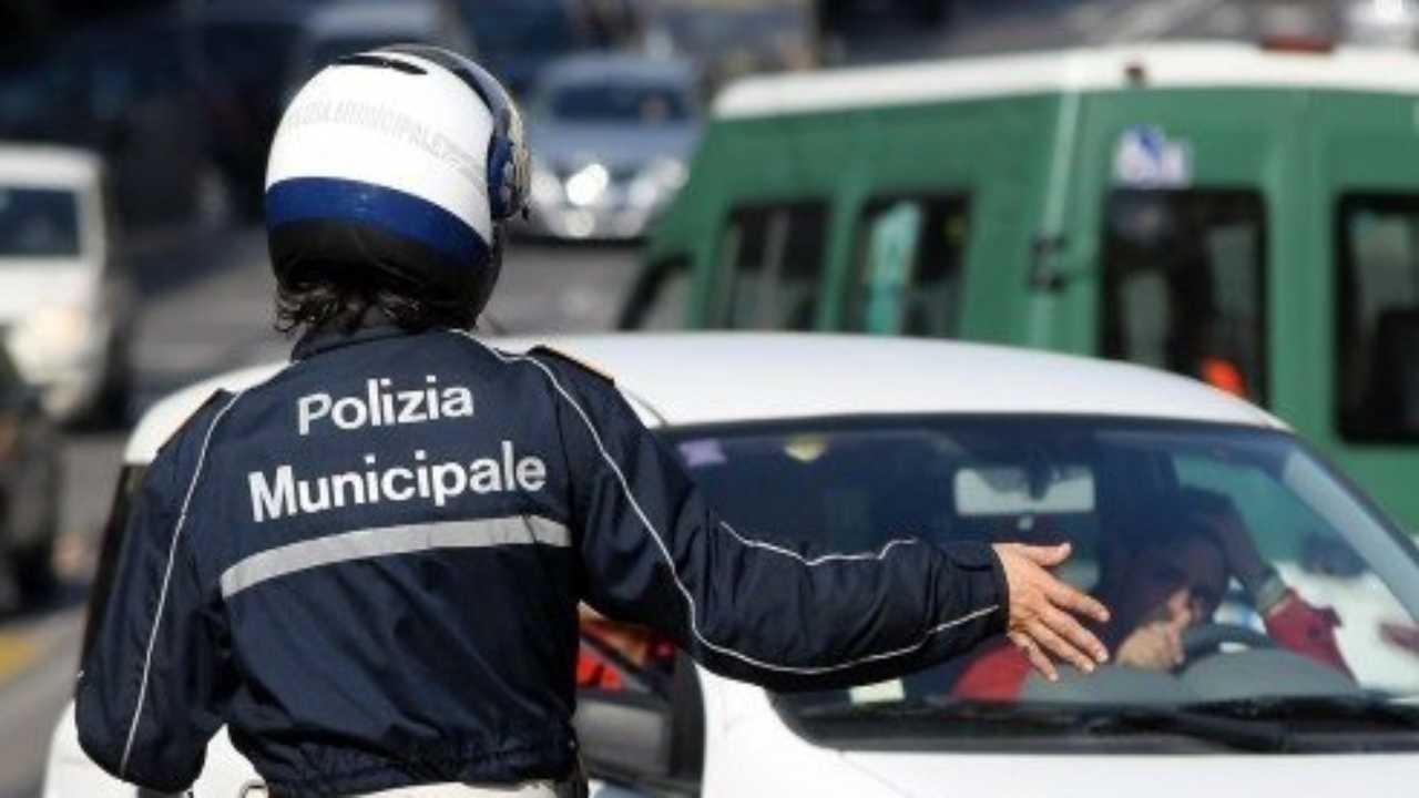 reagisce alla multa a Palermo